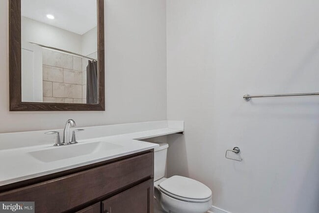 Building Photo - 1003 Sycamore Dr SE