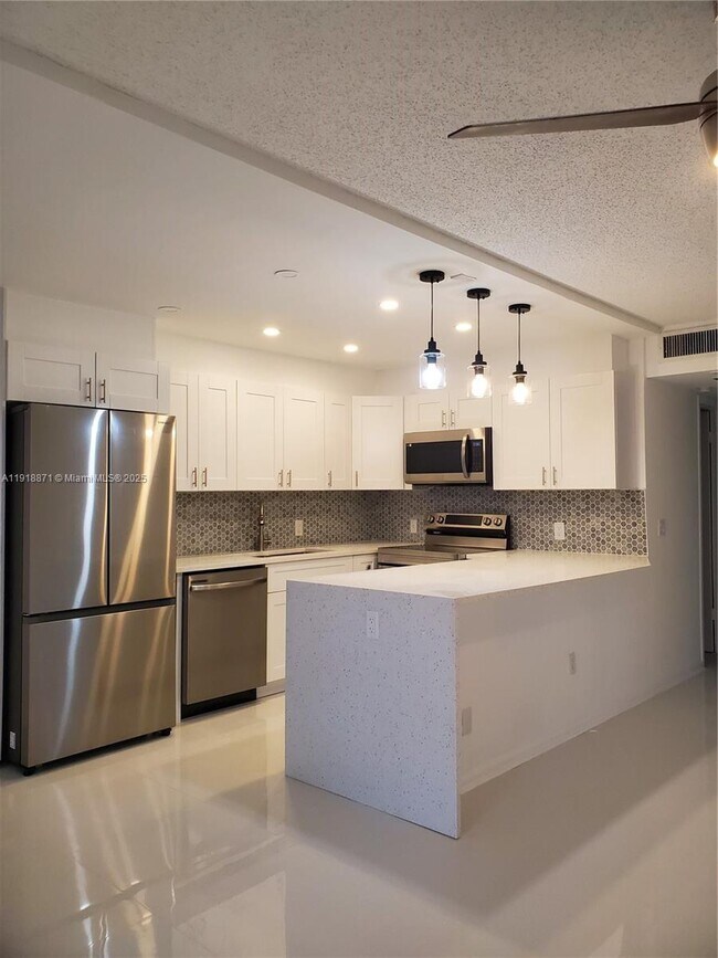 Building Photo - 1076 Cornwall D