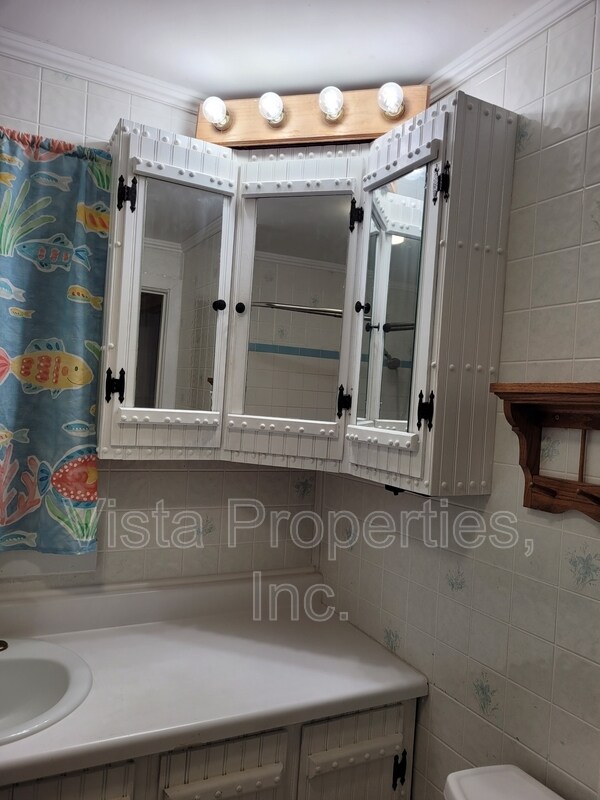 Building Photo - 1121 Elm St