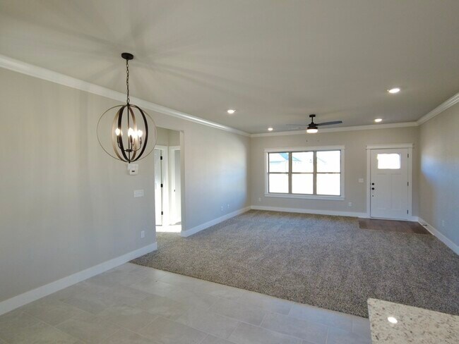Building Photo - Single-Family Home- Desirable Mayberry Plan