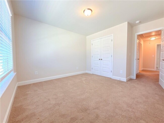 Building Photo - 470 Hellen Vly Dr