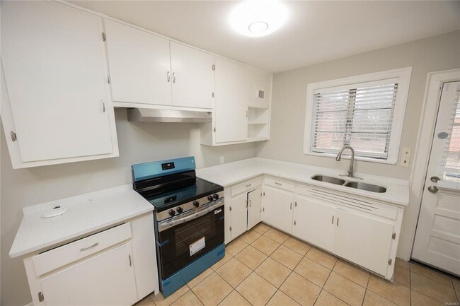 Building Photo - 2058 Woodley Rd