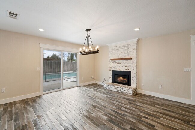 Building Photo - 1212 S Demaree St