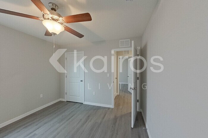 Building Photo - 8710 SW 44th Ct