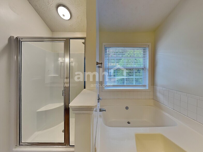 Building Photo - 18 Ludwick Ln