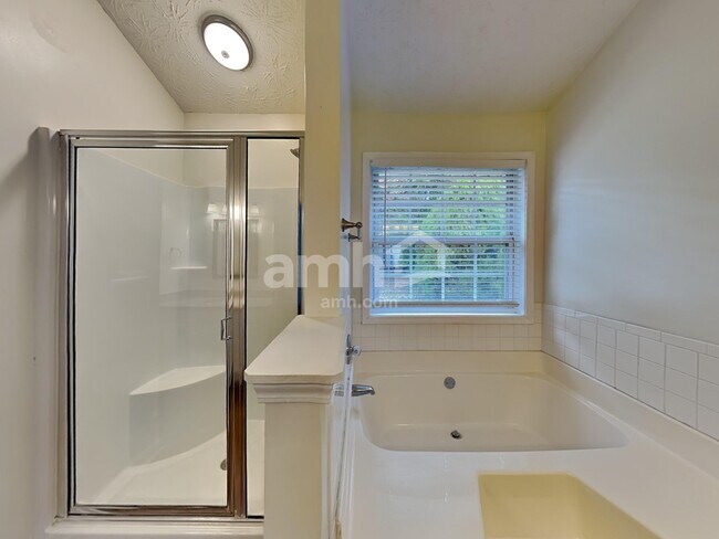 Building Photo - 18 Ludwick Ln