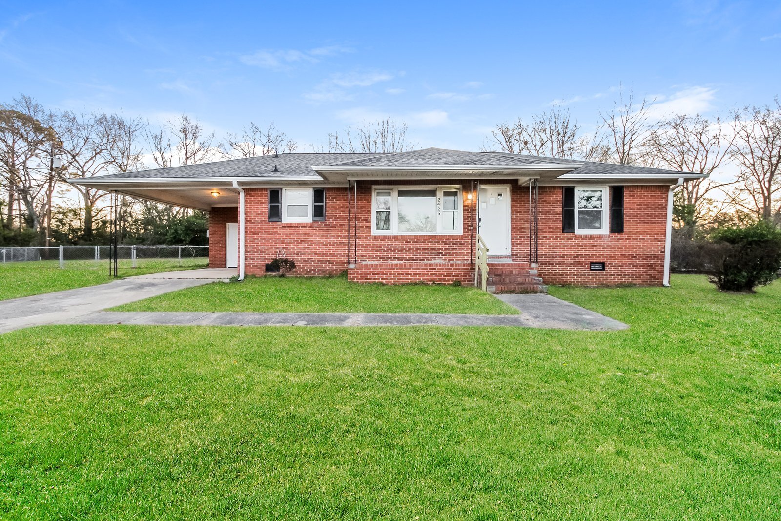 Building Photo - 2425 Hunt Club Rd