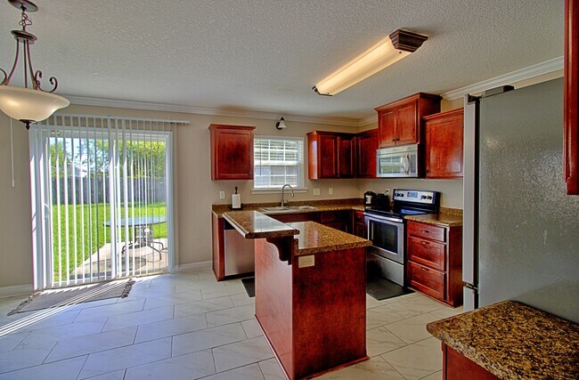 Building Photo - 305 Largo Ct