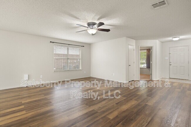 Building Photo - 536 Del Mar Dr