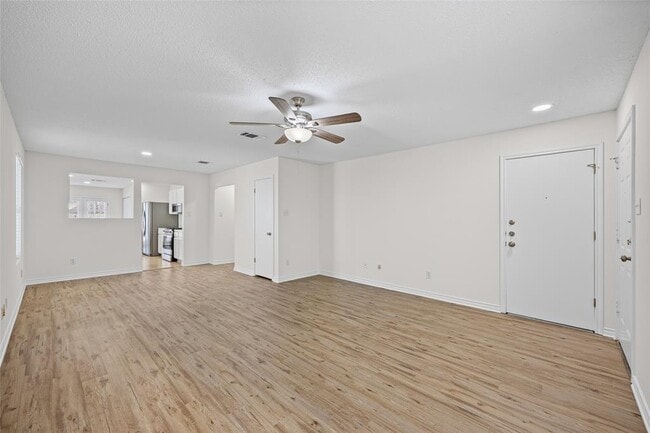 Building Photo - 806 Calico Dr