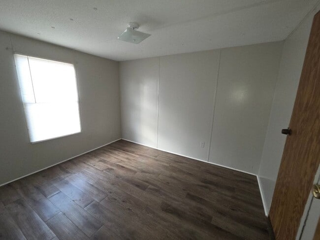 Building Photo - 614 Oakland Church Rd