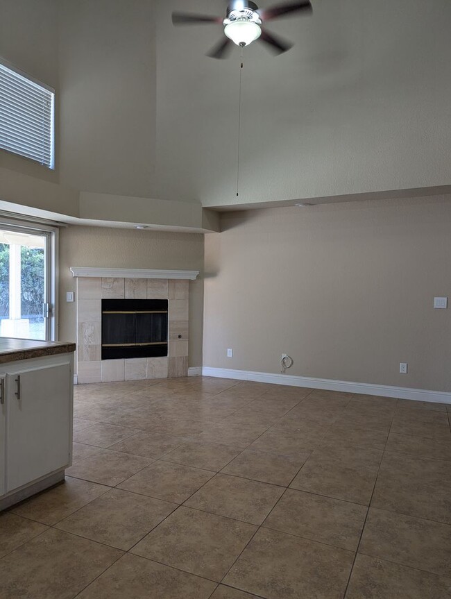 Building Photo - Beautiful 4/3 House for Rent. Amenities Ga...