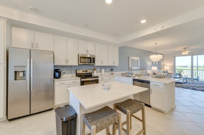 Building Photo - 12320 Wellen Golf St