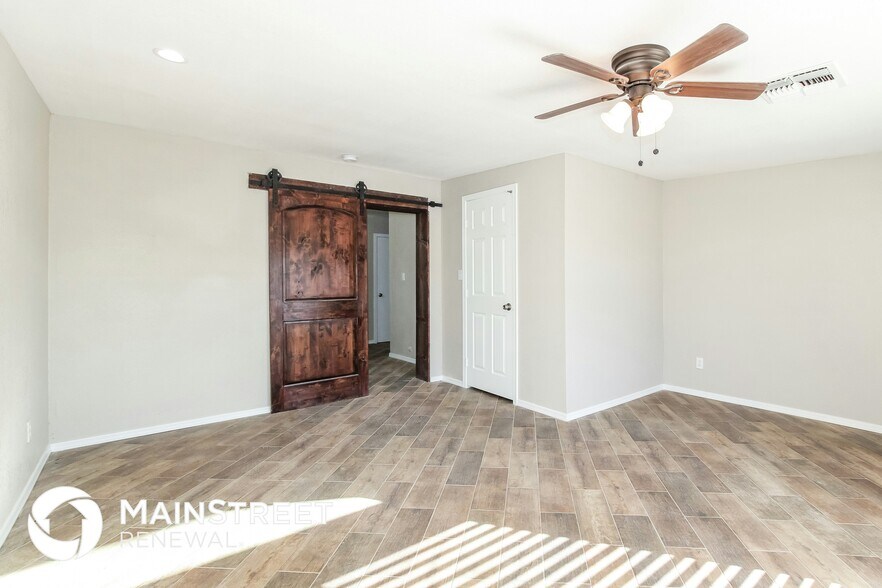 Building Photo - 2202 E Marmora St