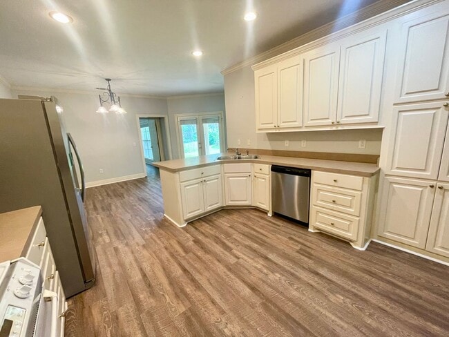 Building Photo - 3 Bedroom 2 Bathroom Home for Rent in Cast...