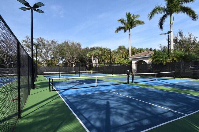 Building Photo - 3020 Alcazar Pl