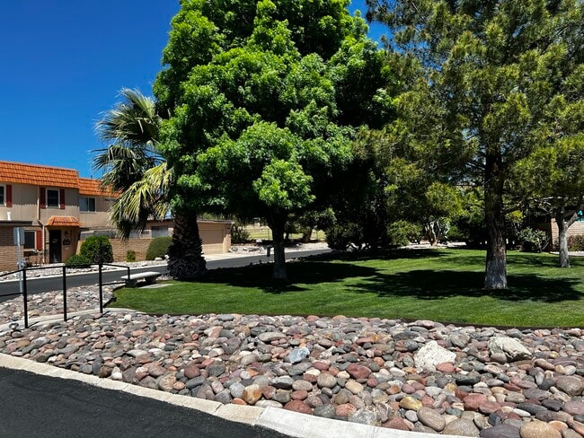 Building Photo - 2024 S Birdie Cir