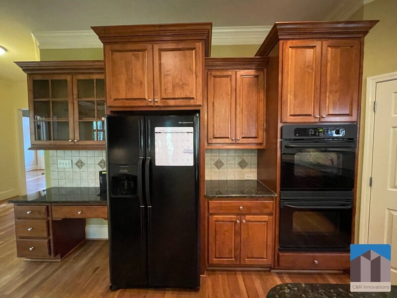 Building Photo - 1377 Greencrest Ct