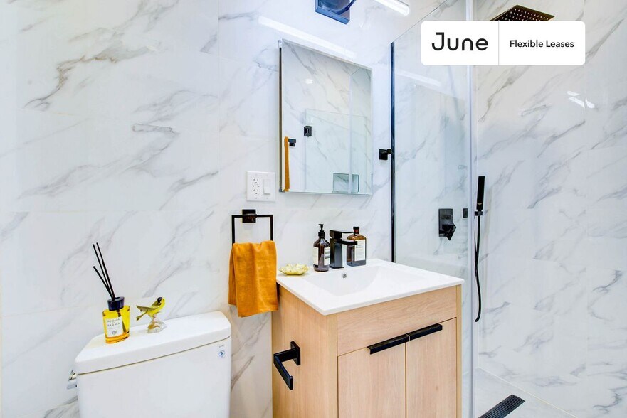 Building Photo - Adorable ROOM at The Central Park Manhattan House