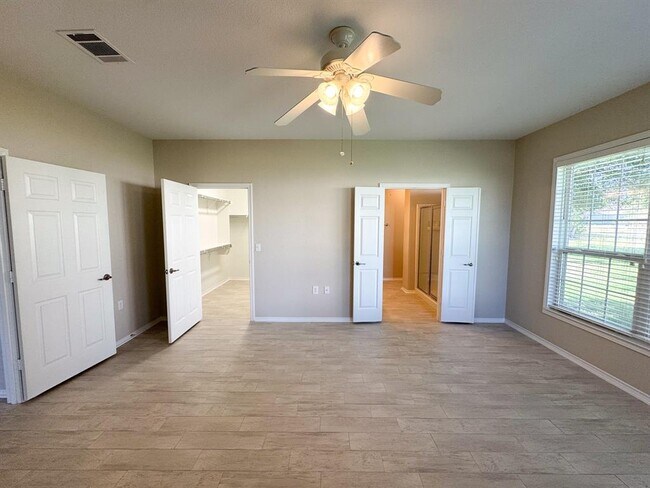 Building Photo - 100 Sunbird Ct