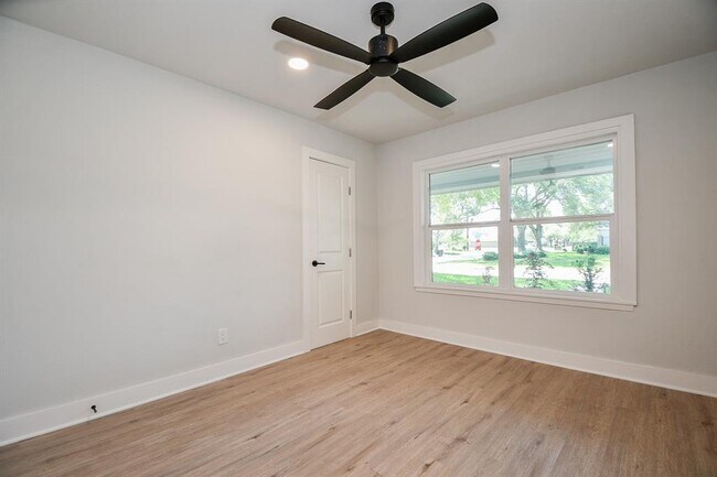 Building Photo - 4302 McDermed Dr