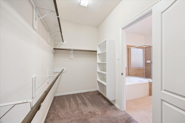 Building Photo - 205 Brookwood Park Ln