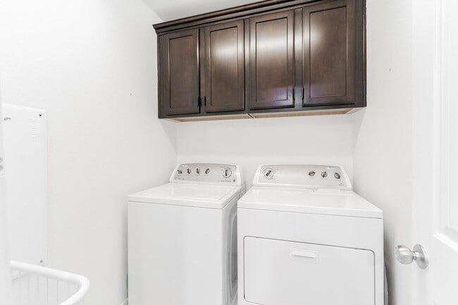 Building Photo - Immaculate 4 bedroom, 2 and 1 3/4 bath home located in the exclusive Master Planned Community Ins...