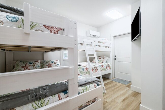 Building Photo - 238 Oleander Dr