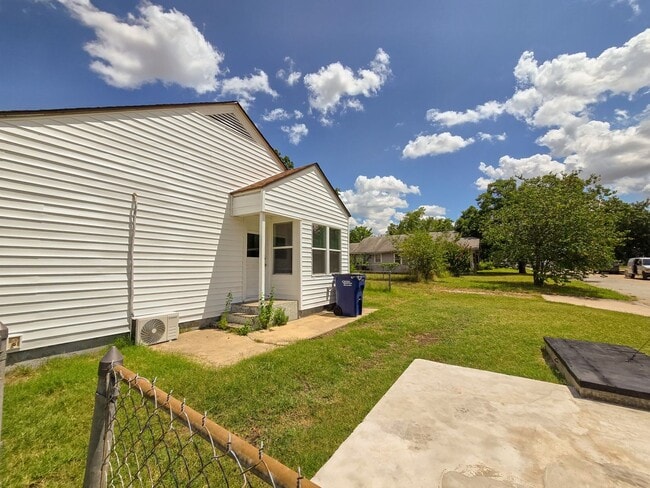 Building Photo - Cute 2 bedroom & 1 bath Home in Shawnee!