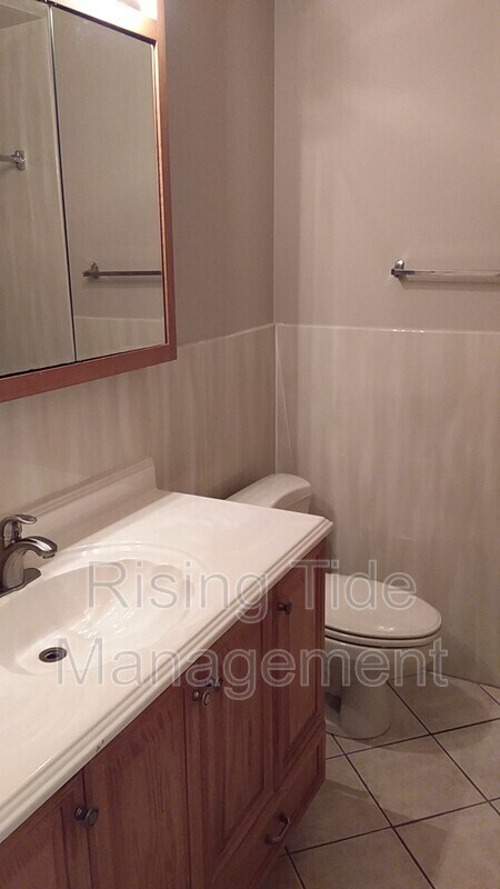 Building Photo - 613 Tree Haven Dr