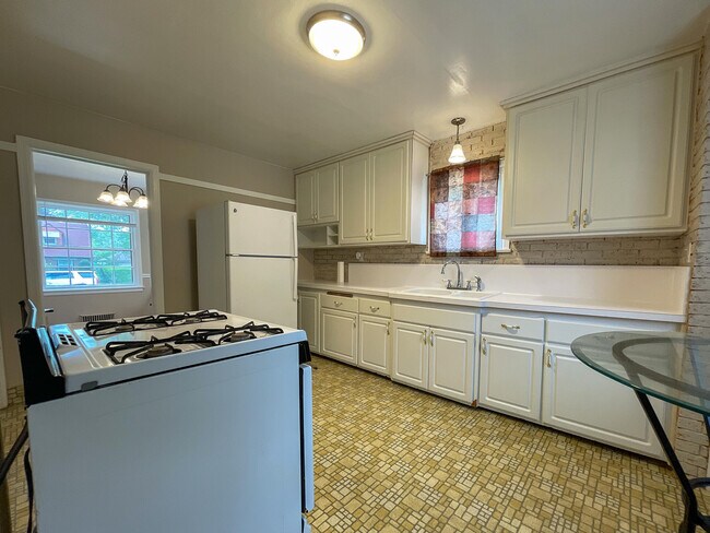 Building Photo - 4924 N 73rd St