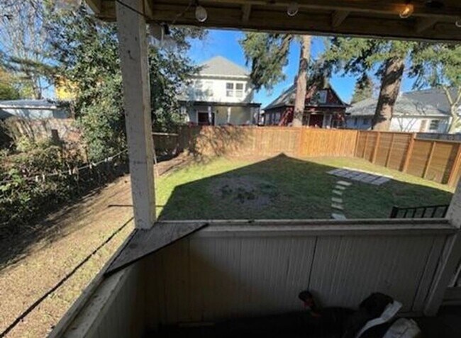 Building Photo - 2-Bedroom Home in the Hawthorne Area!
