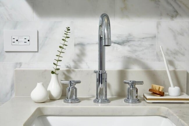 Building Photo - 0 bedroom in Long Island City NY 11109