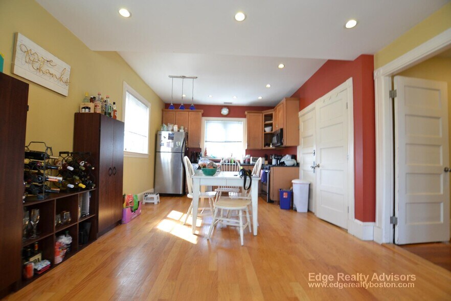 Building Photo - 37 Winship St