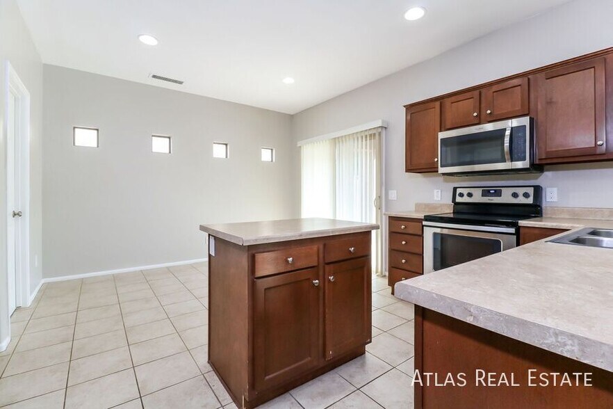 Building Photo - 13771 W Mauna Loa Ln