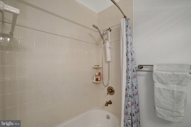 Building Photo - 6608 Spring Valley Dr