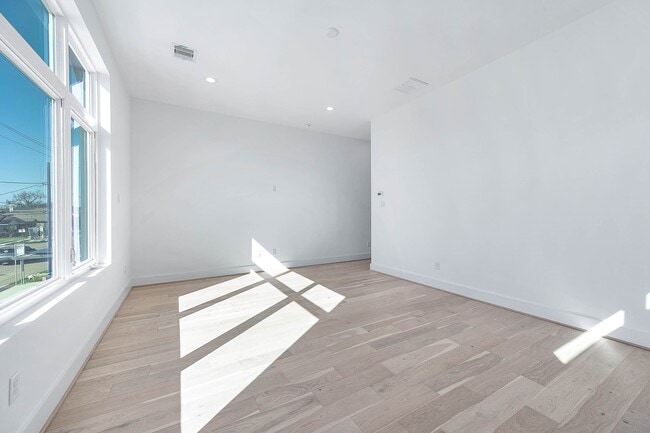Building Photo - 3411 McGowen St