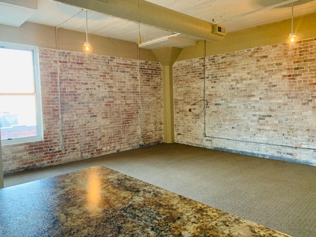 Building Photo - 311 N 8th St