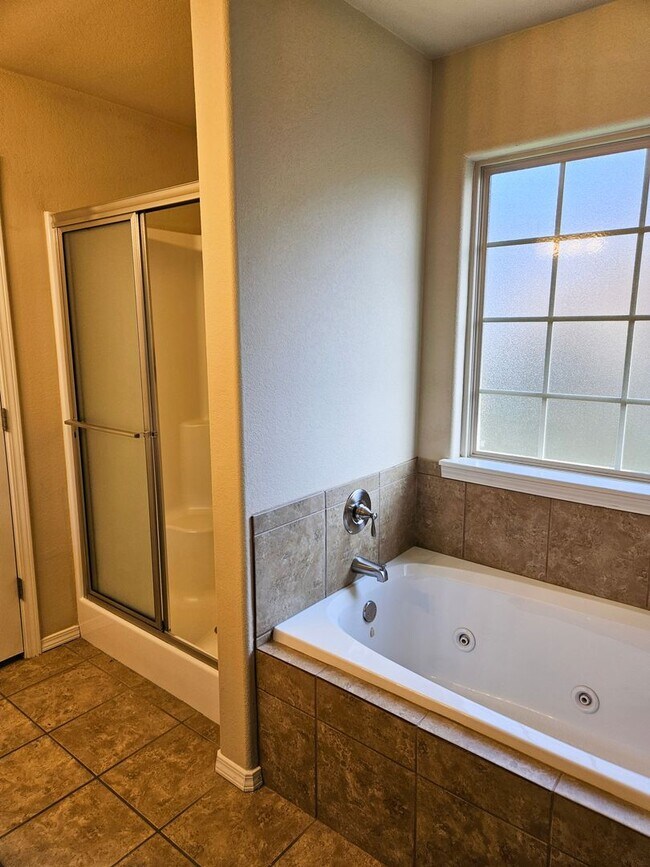 Building Photo - 605 Torrington Wy.