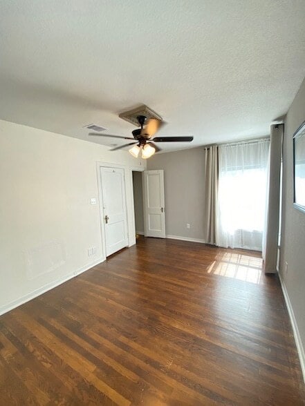 Building Photo - 4705 Park Dr