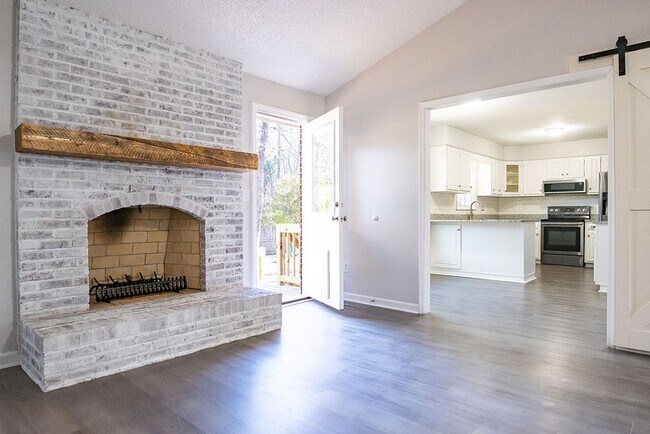 Building Photo - Spacious 3BR on Oversized Fenced Lot | GREAT PRICE!