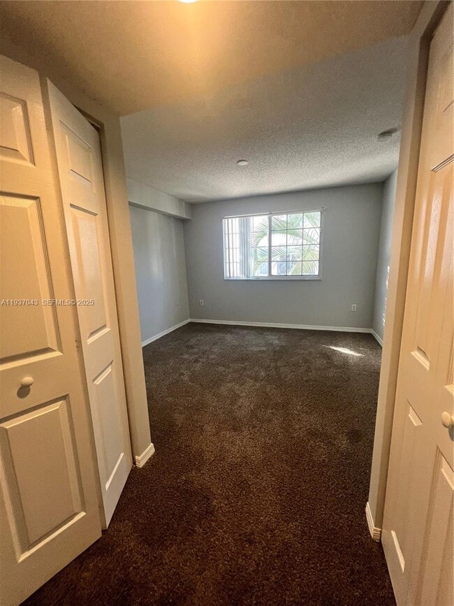 Building Photo - 2033 SE 10th Ave