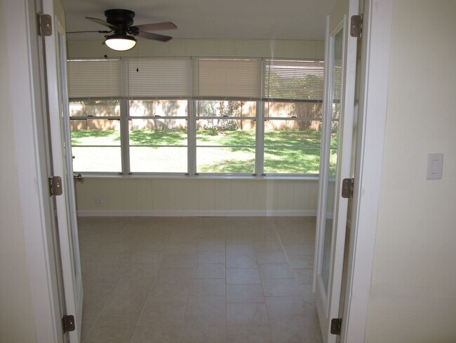 Building Photo - Charming home 1 minute to downtown, Colleg...