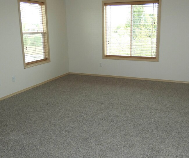 Building Photo - Spacious 4 BR/ 2.5BA