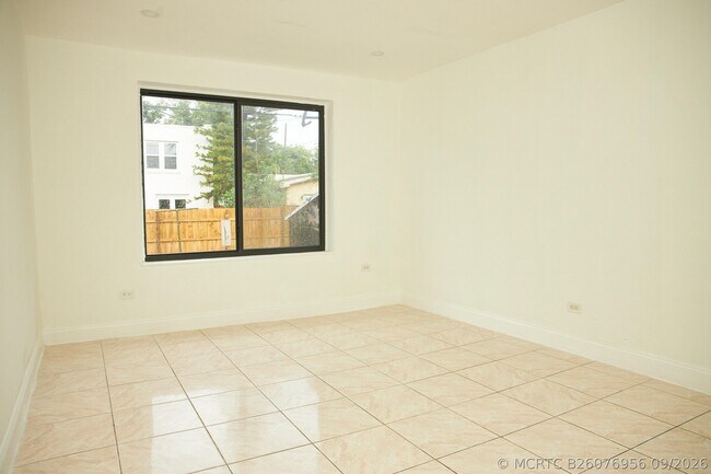 Building Photo - 25 NE 43rd St