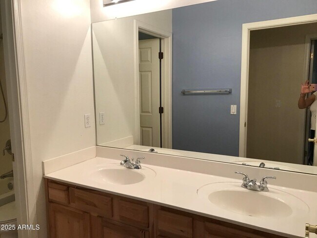 Building Photo - 16804 W Northampton Rd