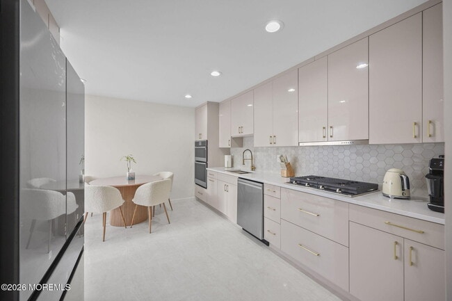 Building Photo - 10 Kinglet Ave