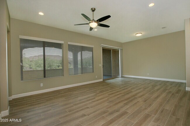 Building Photo - 16931 W Holly St