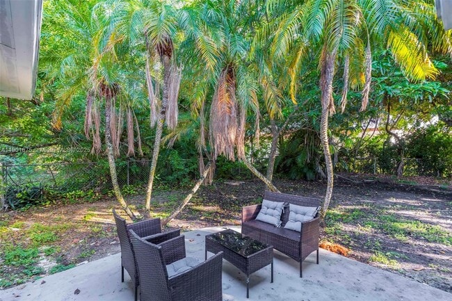 Building Photo - 230 NE 2nd Pl