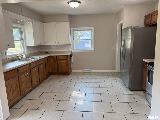 Building Photo - 2826 W 47th St